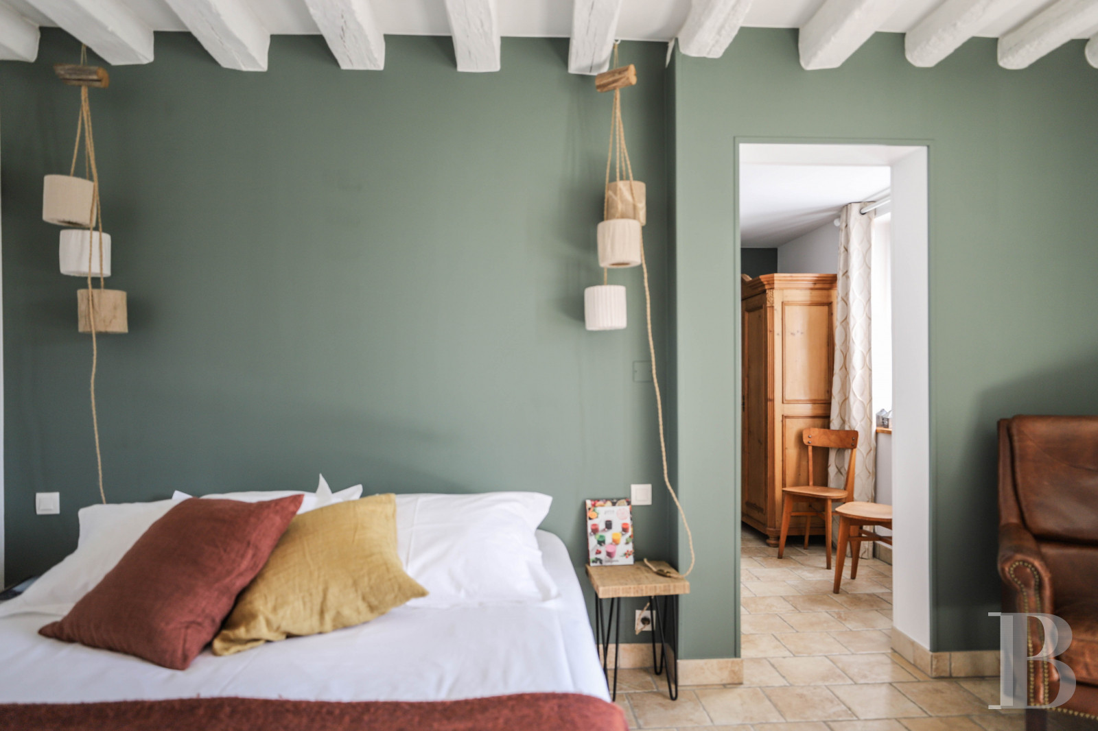 A former 18th century farmhouse with carefully renovated outbuildings on the edge of a forest in Perche - photo  n°28